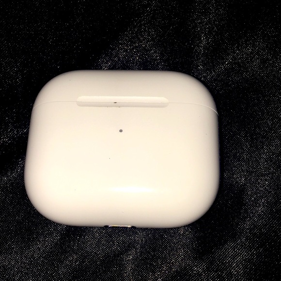 I’m selling apple AirPods 3rd generation these AirPods are brand new
